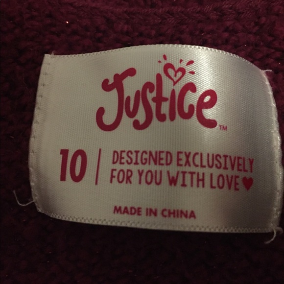 A soft maroon llama sweater - Picture 2 of 2